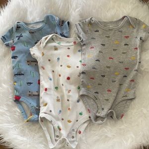 3 Onesie Carter
